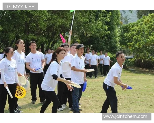 飞盘运动新风潮上海飞盘队展现灵活性与团队精神的完美结合